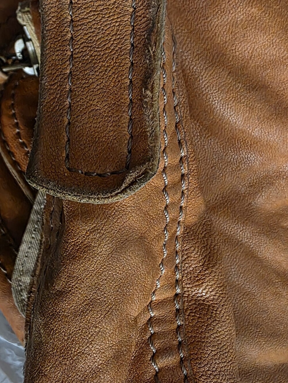 LUCKY Hobo Real Leather Shoulder Bag in Tan - Picture 11 of 15